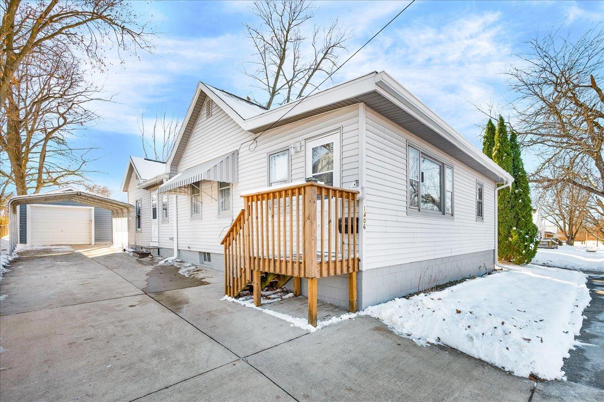 1406 W Walnut St., Bloomington, IL 61701