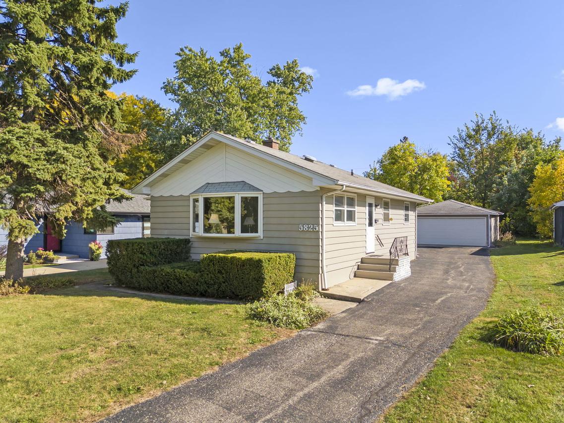 5825 Webster St., Downers Grove, IL 60516