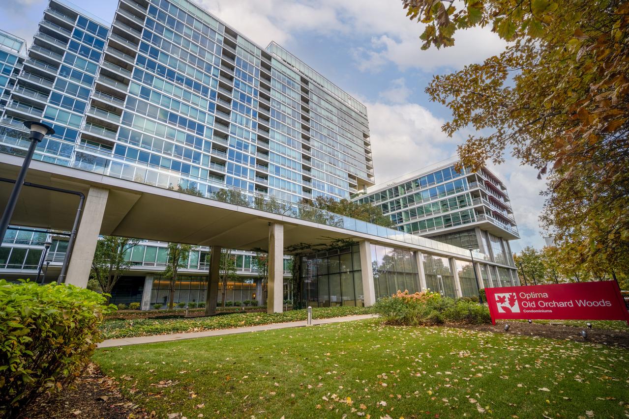 9655 Woods Dr. #1304, Skokie, IL 60077