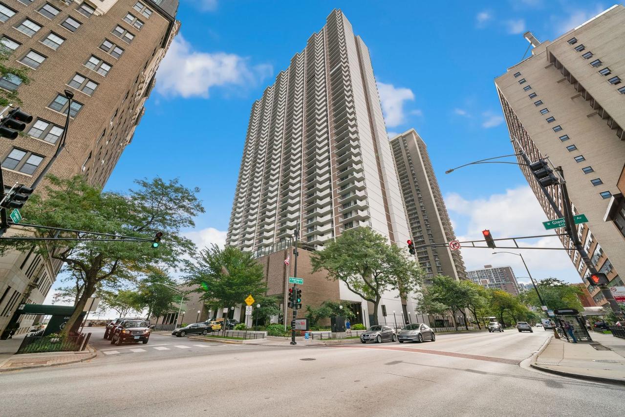 6033 N Sheridan Rd. #19K, Chicago, IL 60660