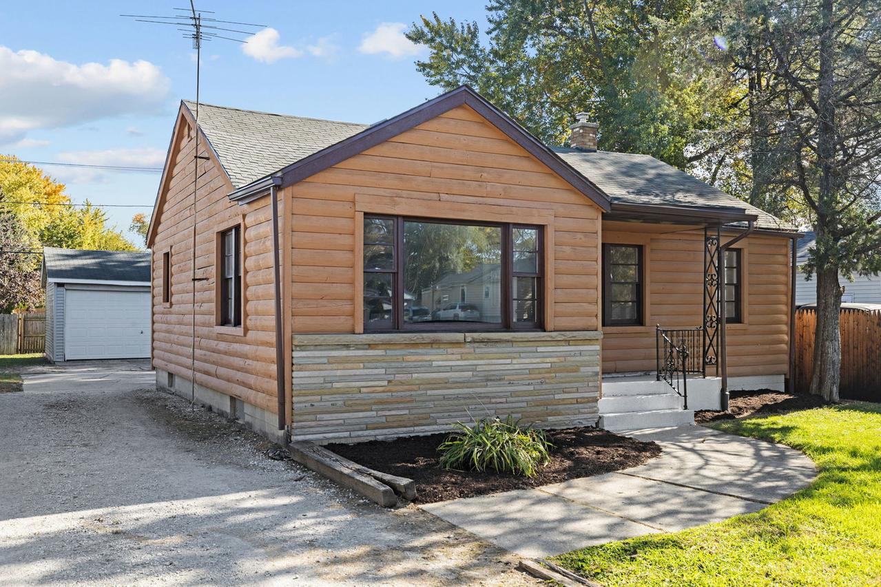 1222 Gates St., Aurora, IL 60505