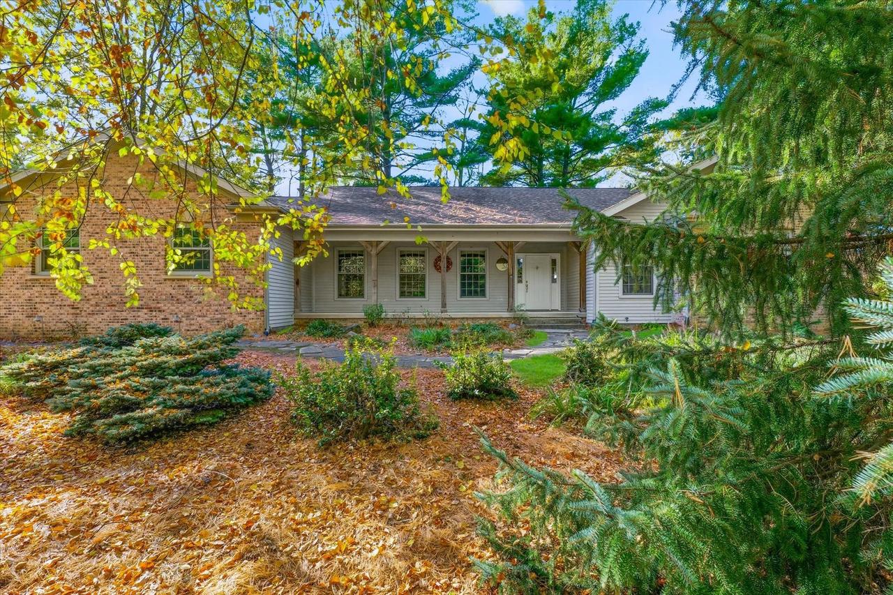 52 Glenn Dr., White Heath, IL 61884