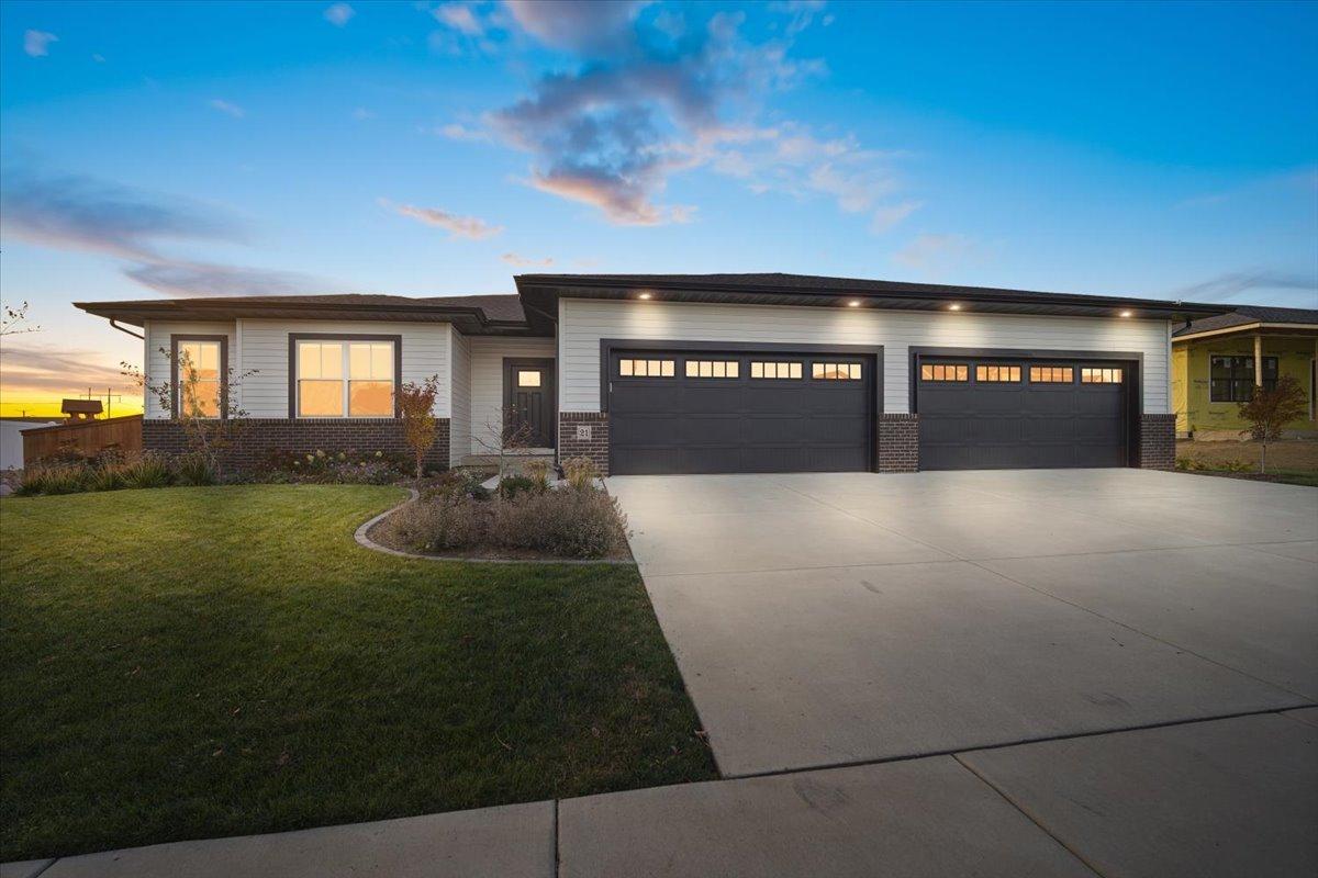 21 Brookstone Cir., Bloomington, IL 61704