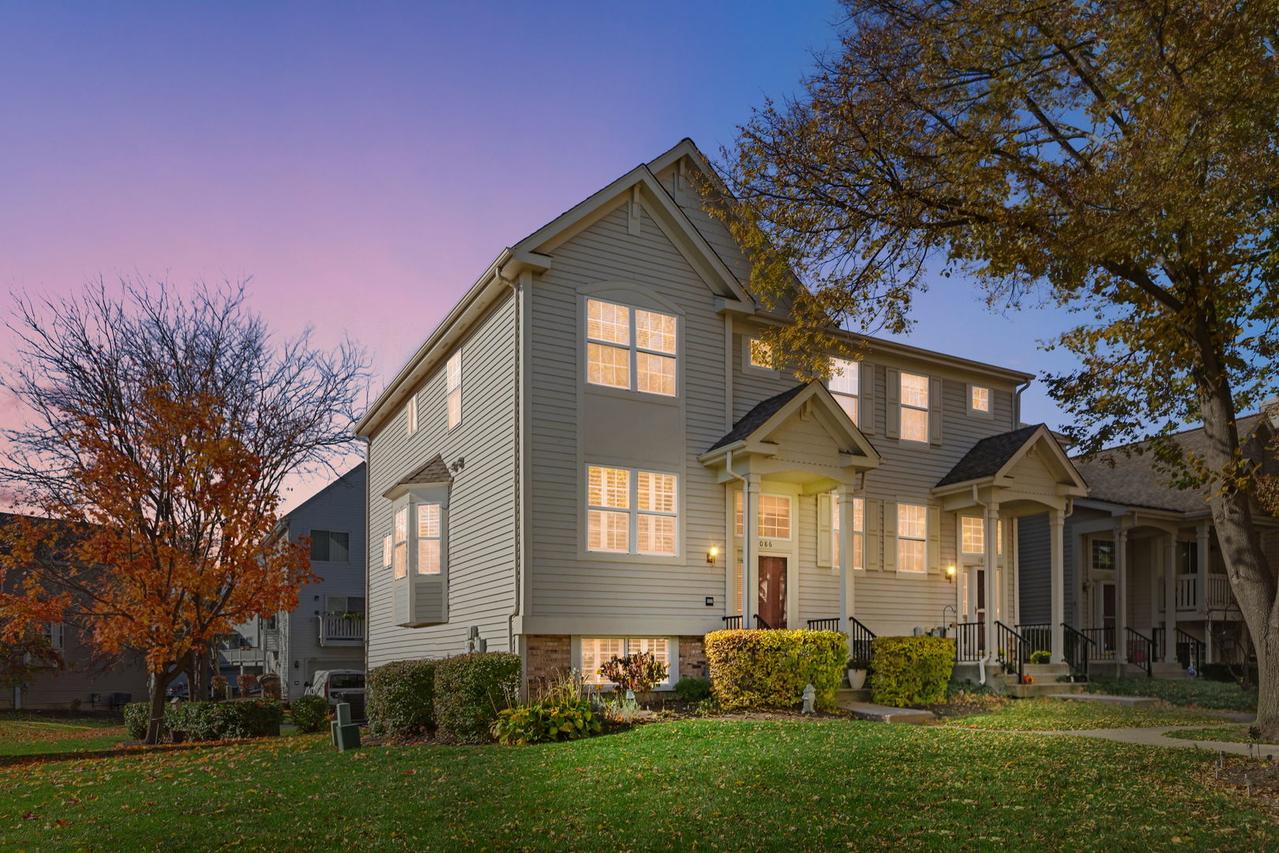1086 Manchester Cir., Grayslake, IL 60030