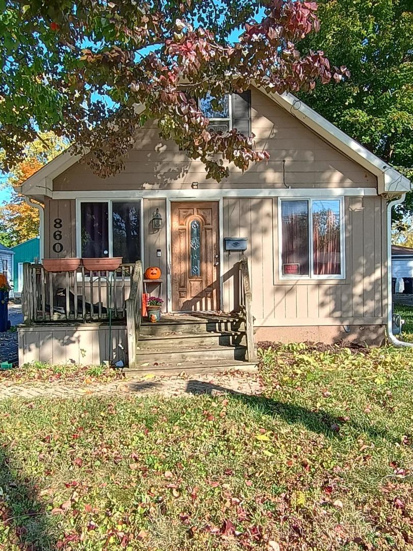 860 Parkway Ave., Elgin, IL 60120