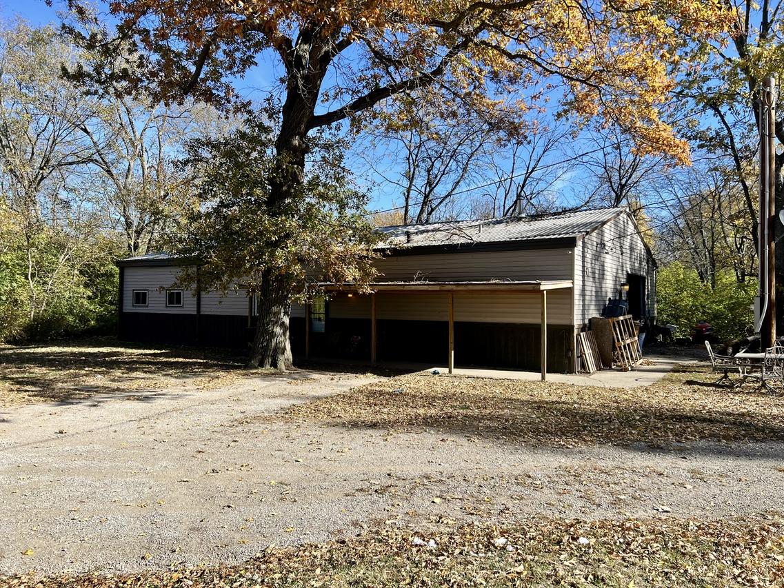 2175 Old Police Park Rd., St. Joseph, IL 61873