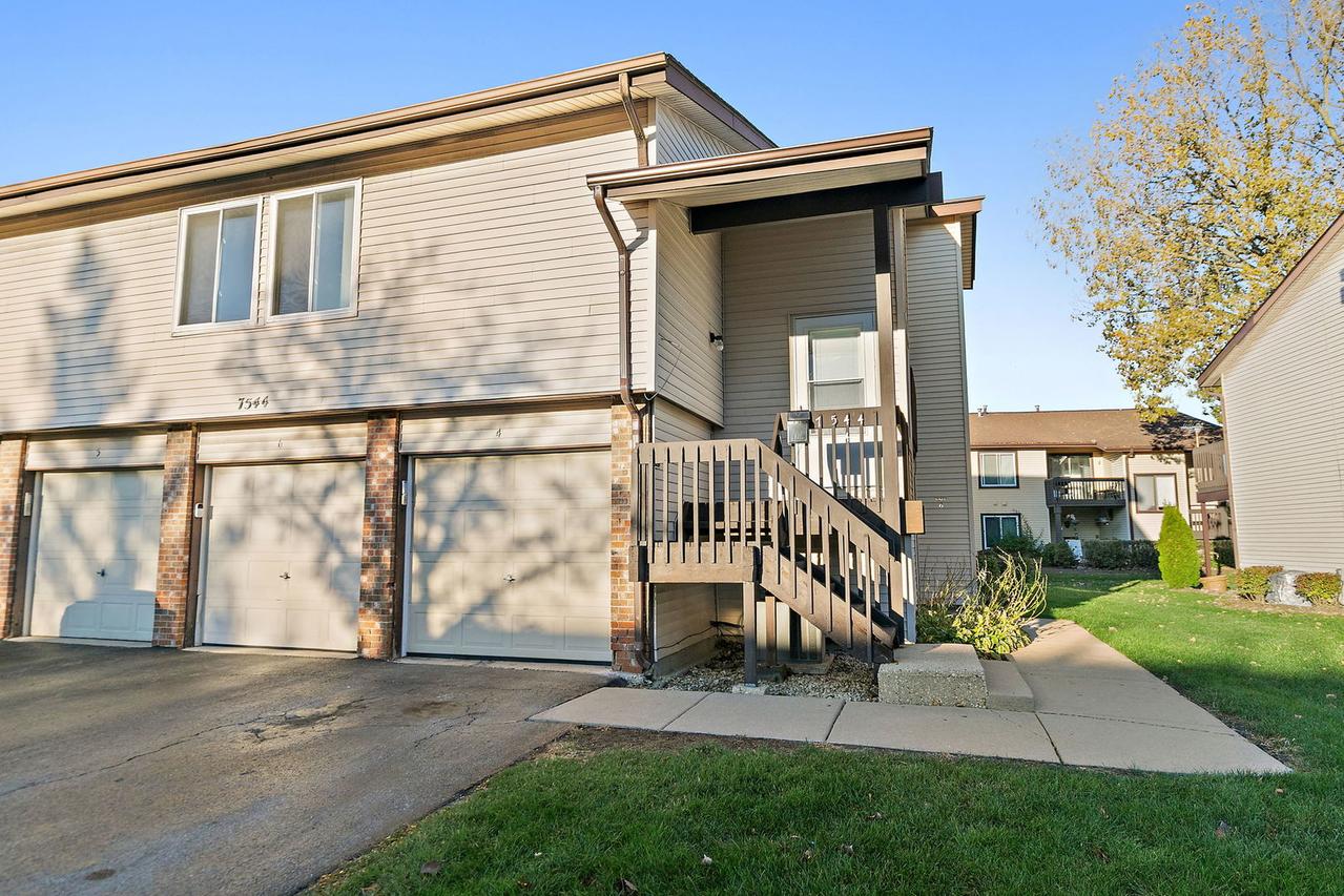 7544 Bristol Ln. #4, Hanover Park, IL 60133