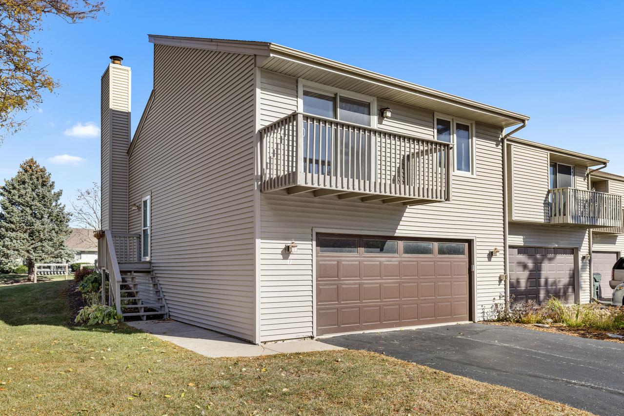 663 Amphitheater Dr. #1, Rockford, IL 61107