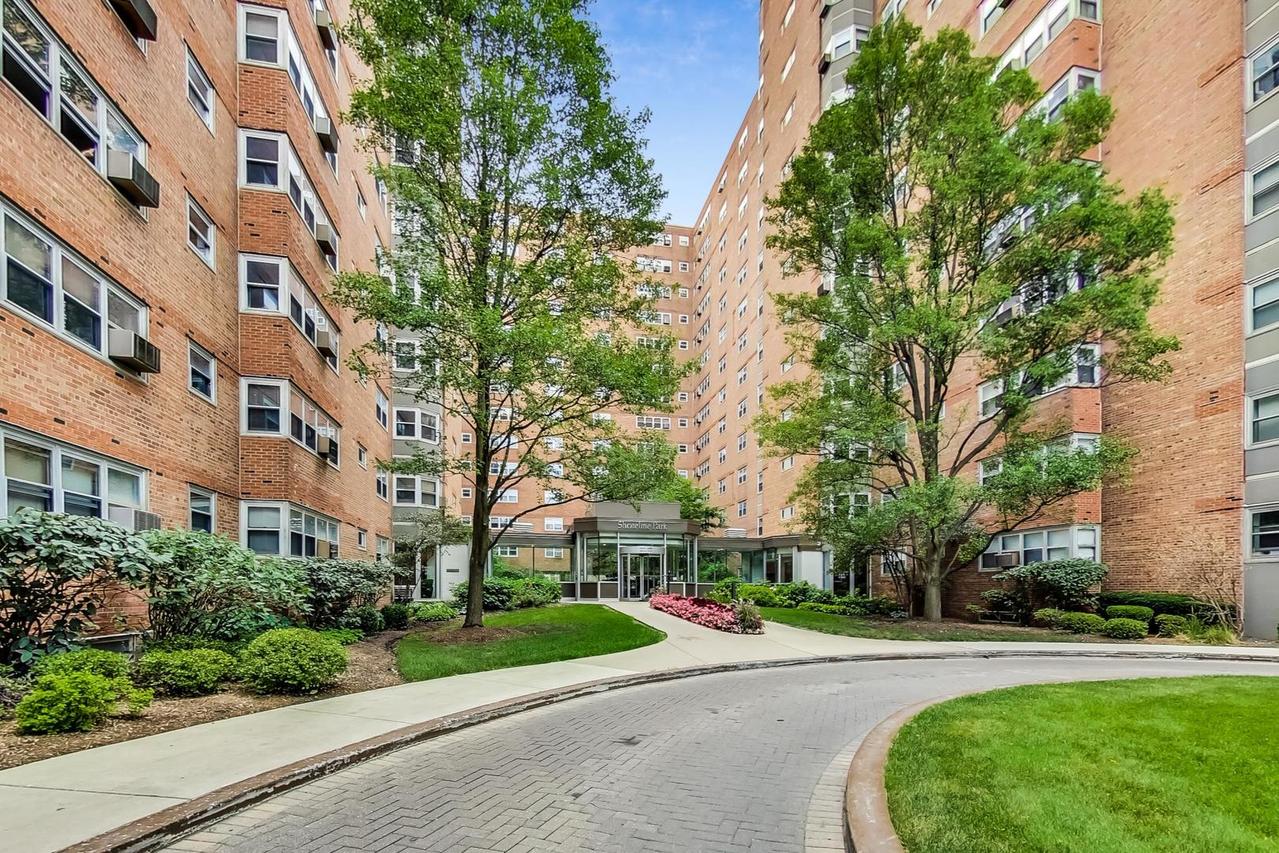 4950 N Marine Dr. #1402, Chicago, IL 60640