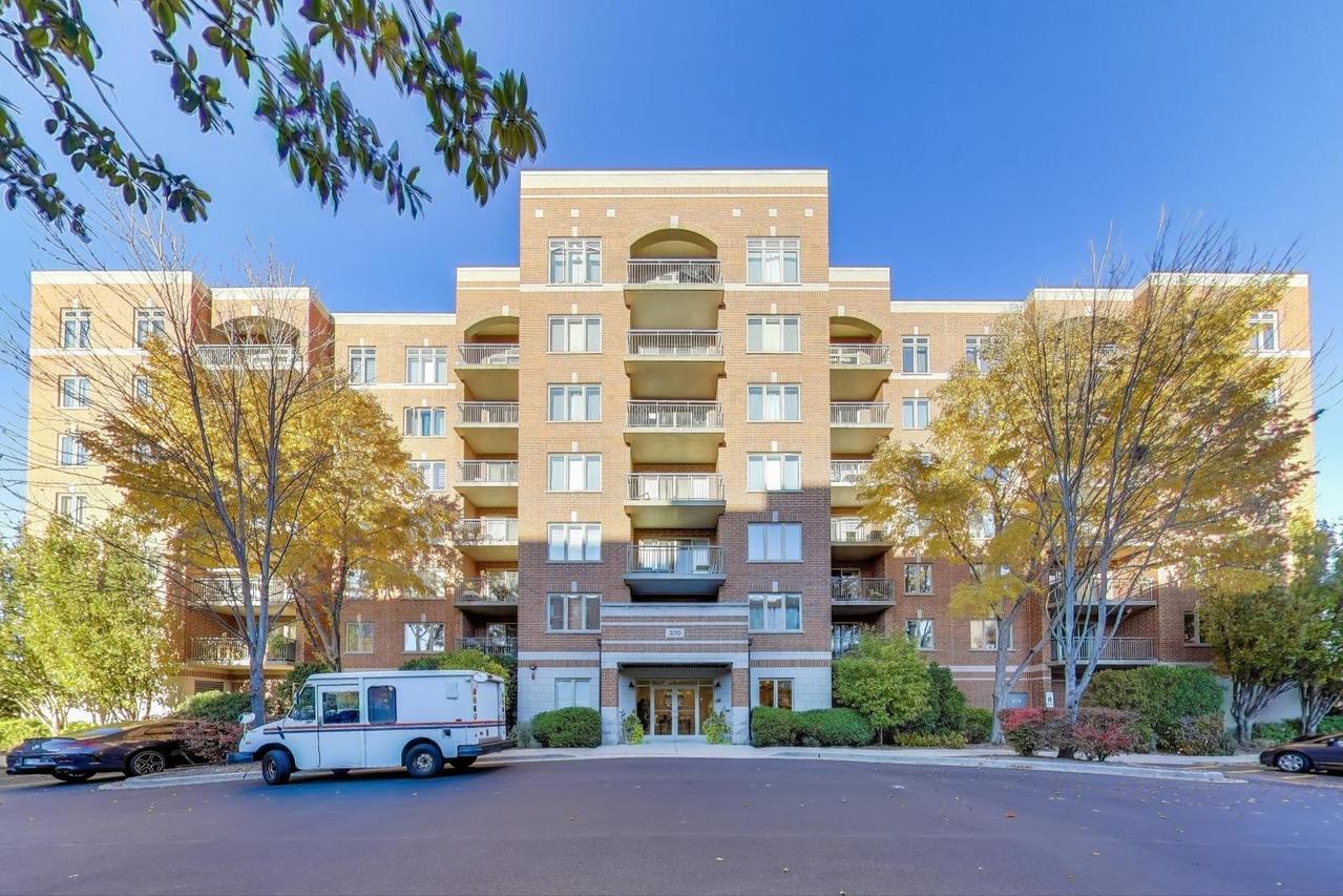 370 S Western Ave. #505, Des Plaines, IL 60016