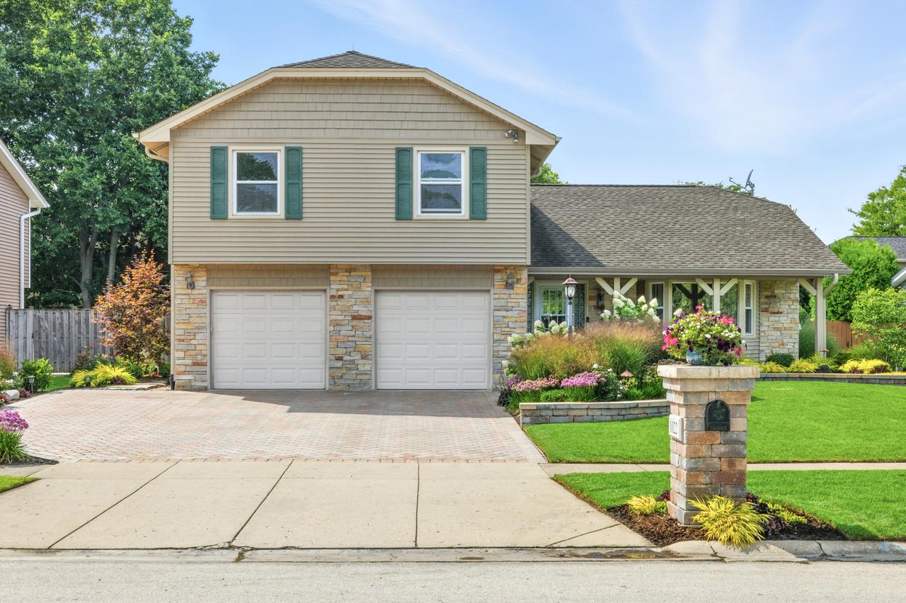 1022 Tennessee Ln., Elk Grove Village, IL 60007