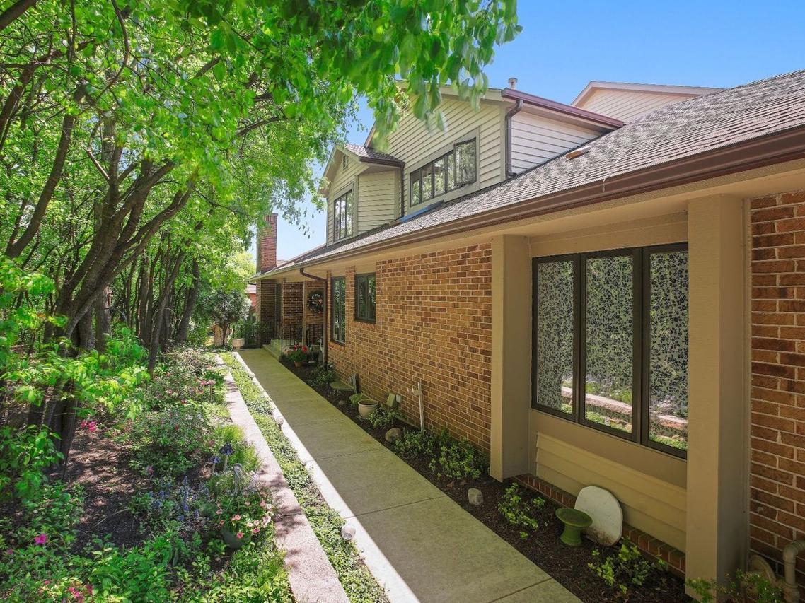 1148 Mistwood Ln., Downers Grove, IL 60515