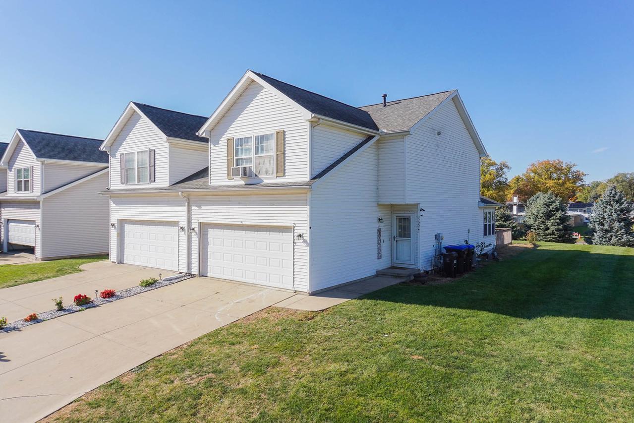 1121 Doral Dr., Bloomington, IL 61701