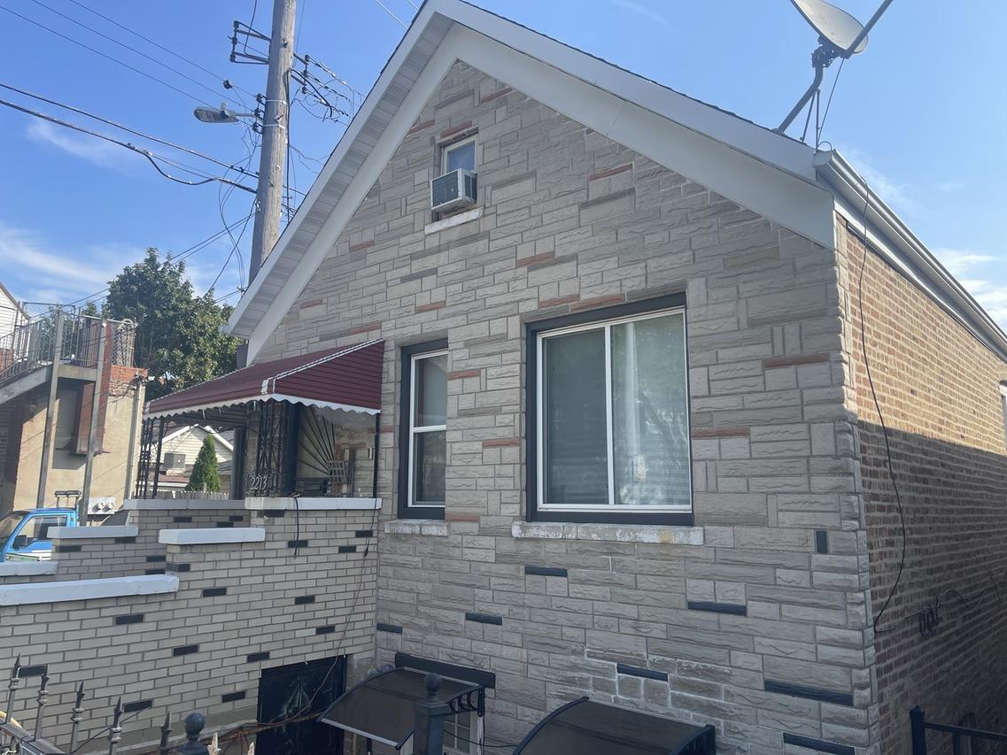 2213 S Oakley Ave., Chicago, IL 60608