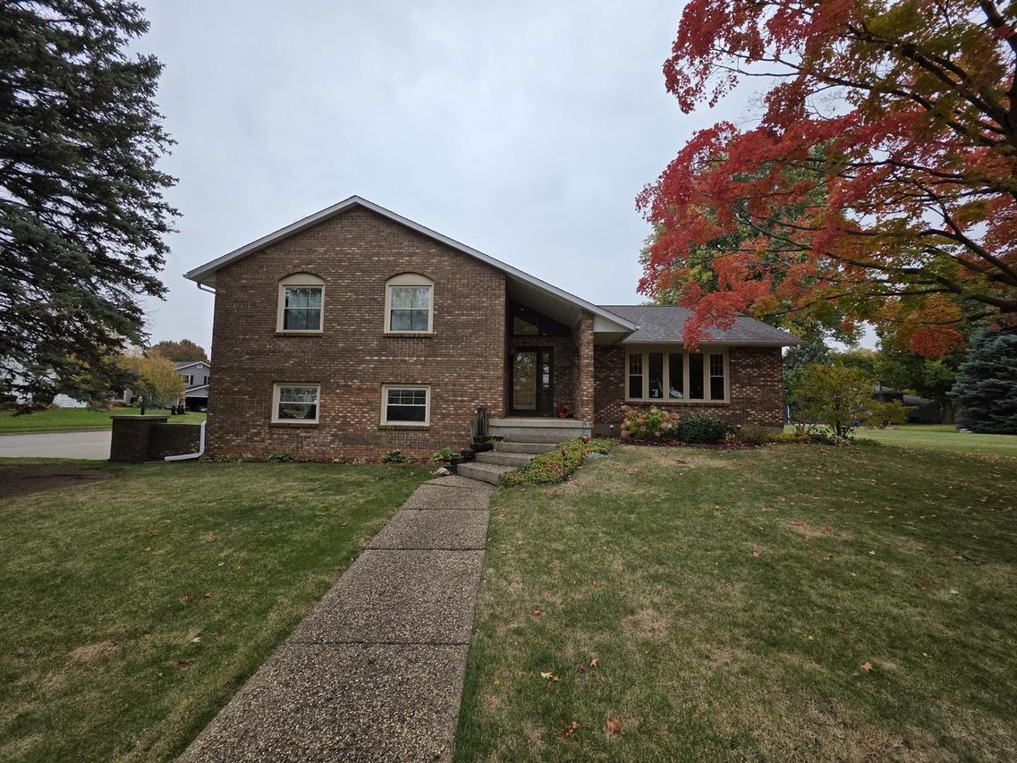 607 Greenridge Dr., Sterling, IL 61081