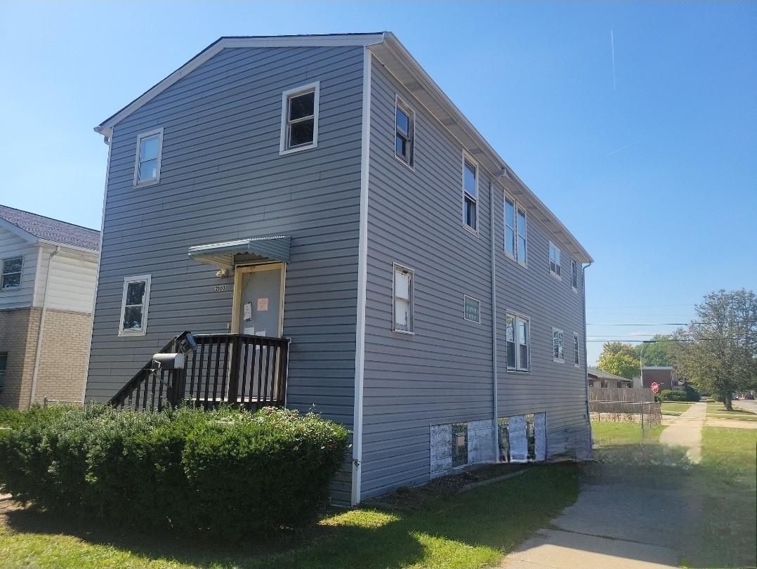 2100 S 14th Ave., Broadview, IL 60155