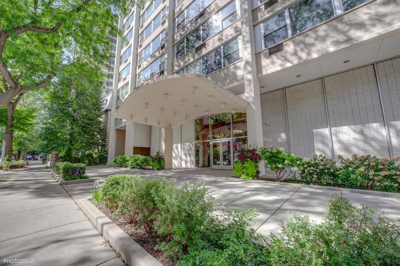 336 W Wellington Ave. #1002, Chicago, IL 60657