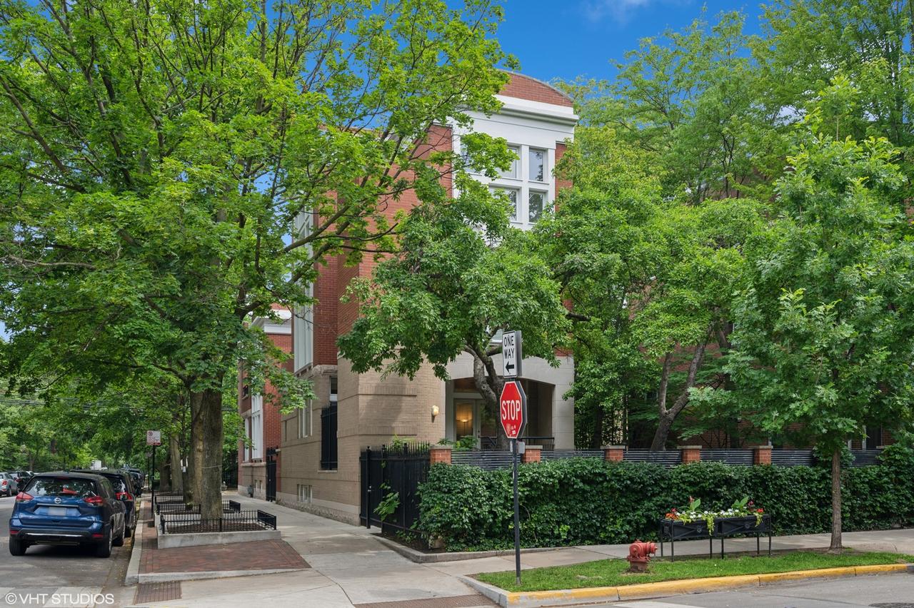 2209 N Seminary Ave., Chicago, IL 60614