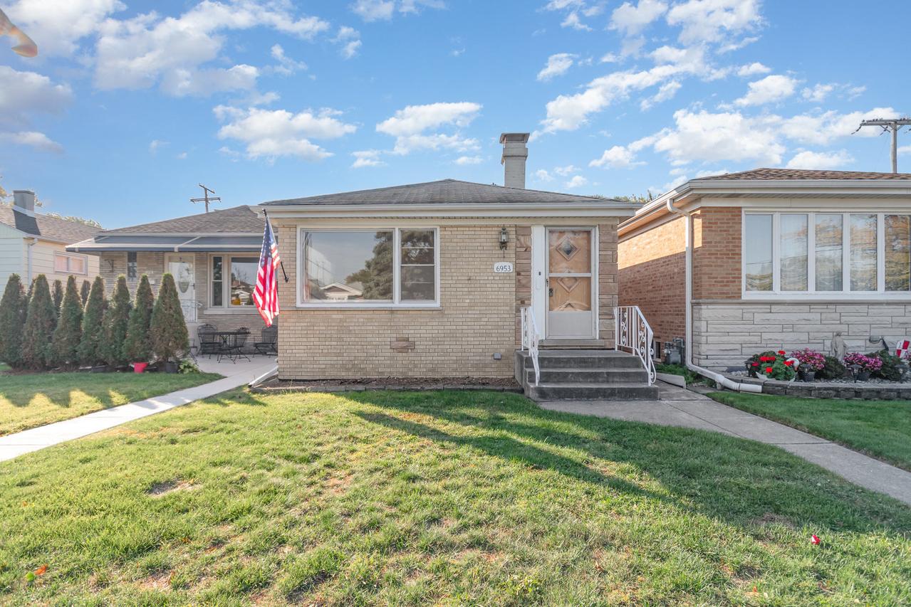 6953 W Montrose Ave., Harwood Heights, IL 60706