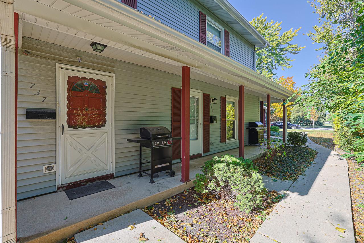 737 Wellington Ave., Elk Grove Village, IL 60007