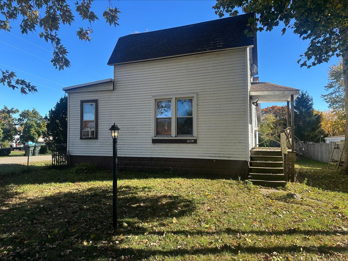 1901 Elim Ave., Zion, IL 60099