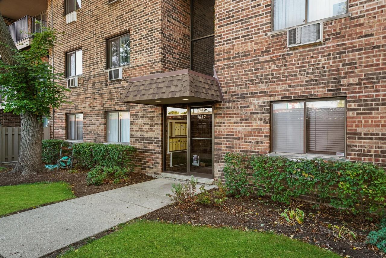3617 Central Ave. #201, Glenview, IL 60025