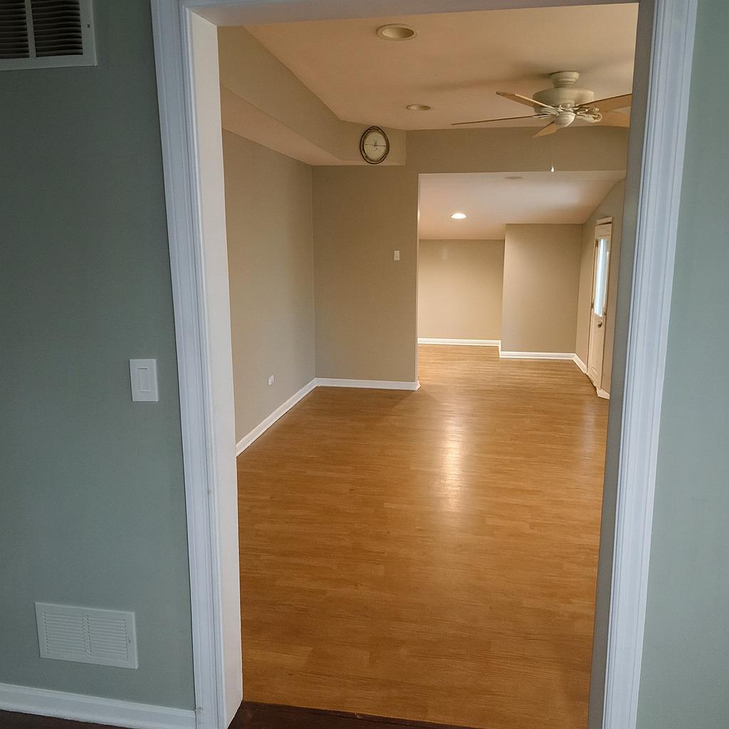 2002 Burr Oak Ln., Lindenhurst, IL 60046