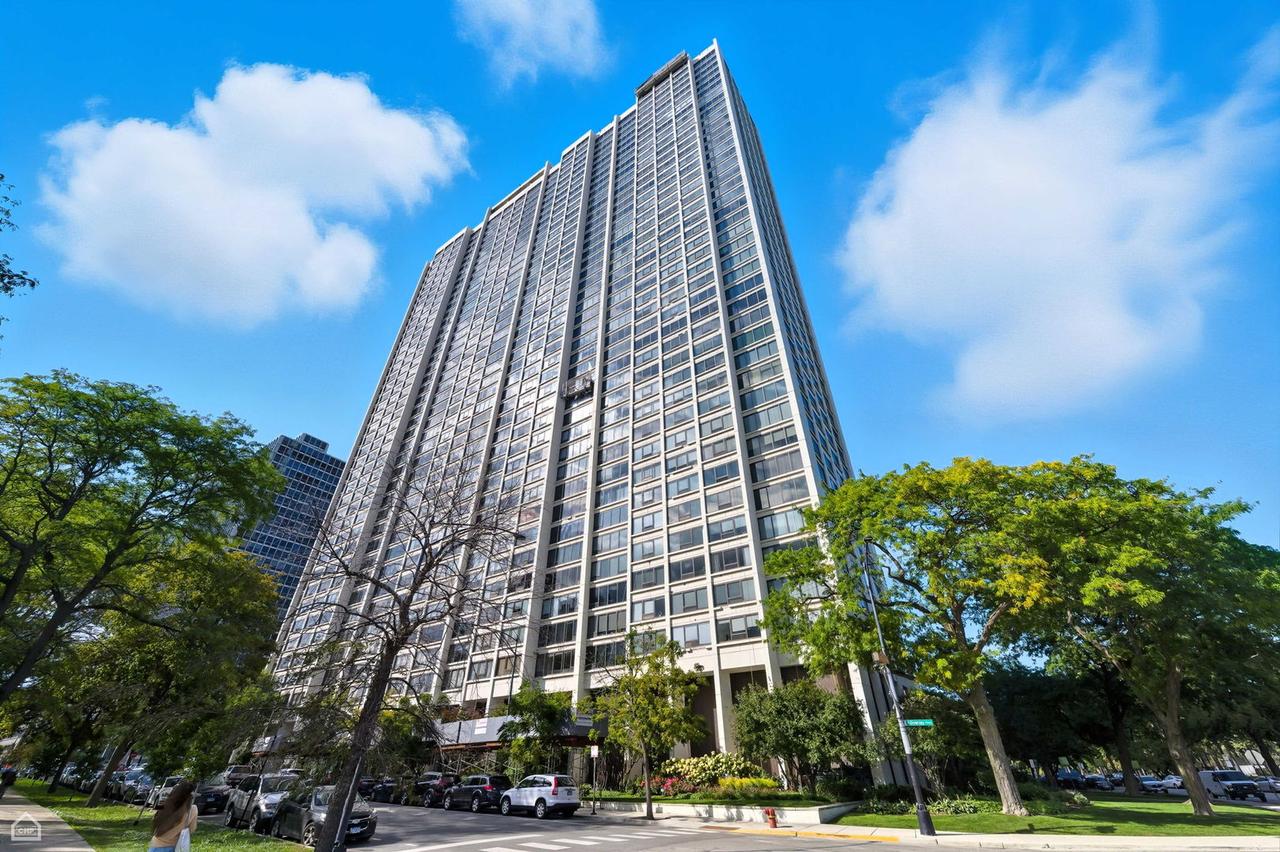 2800 N Lake Shore Dr. #305, Chicago, IL 60657