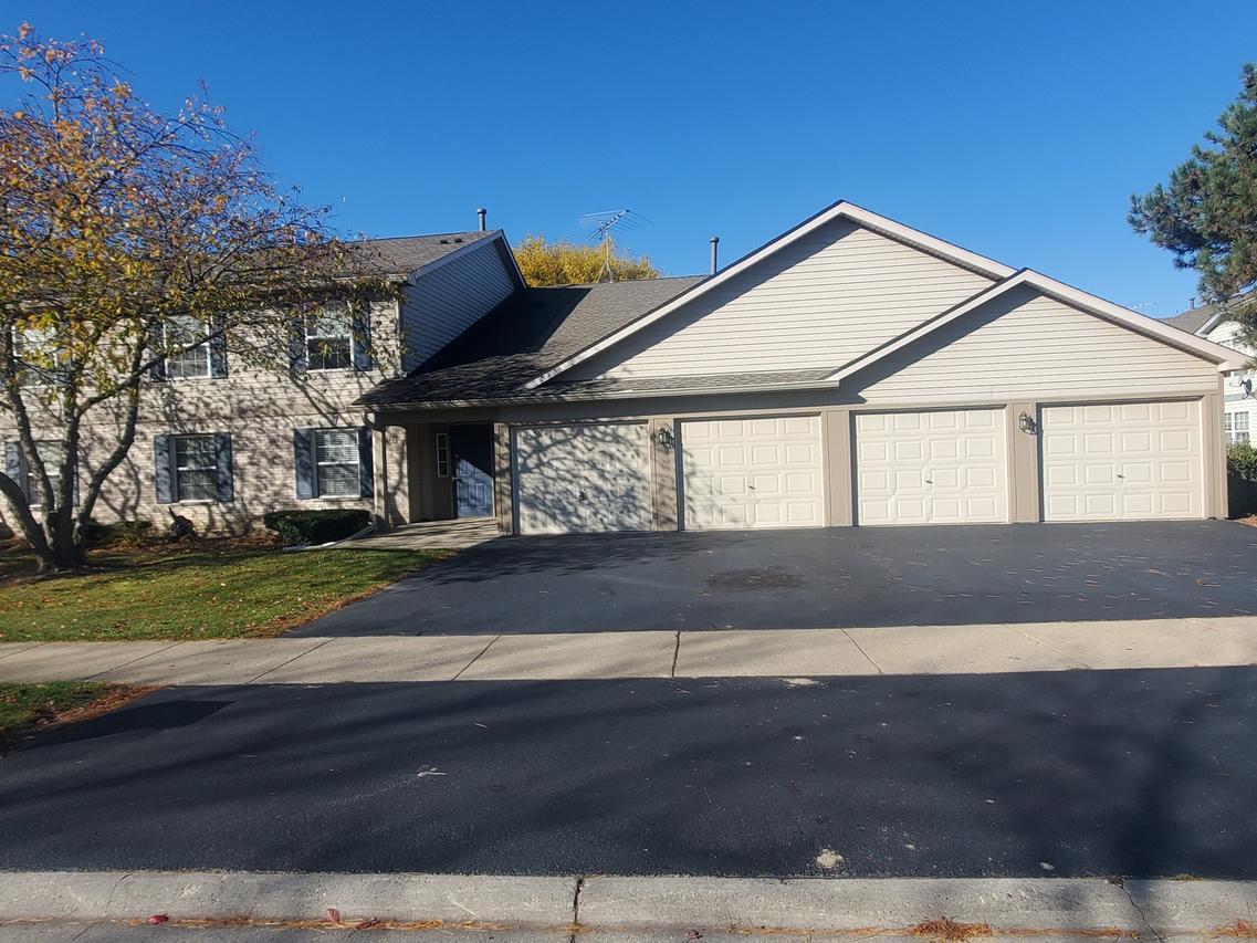 1037 N Village Dr. #3, Round Lake Beach, IL 60073