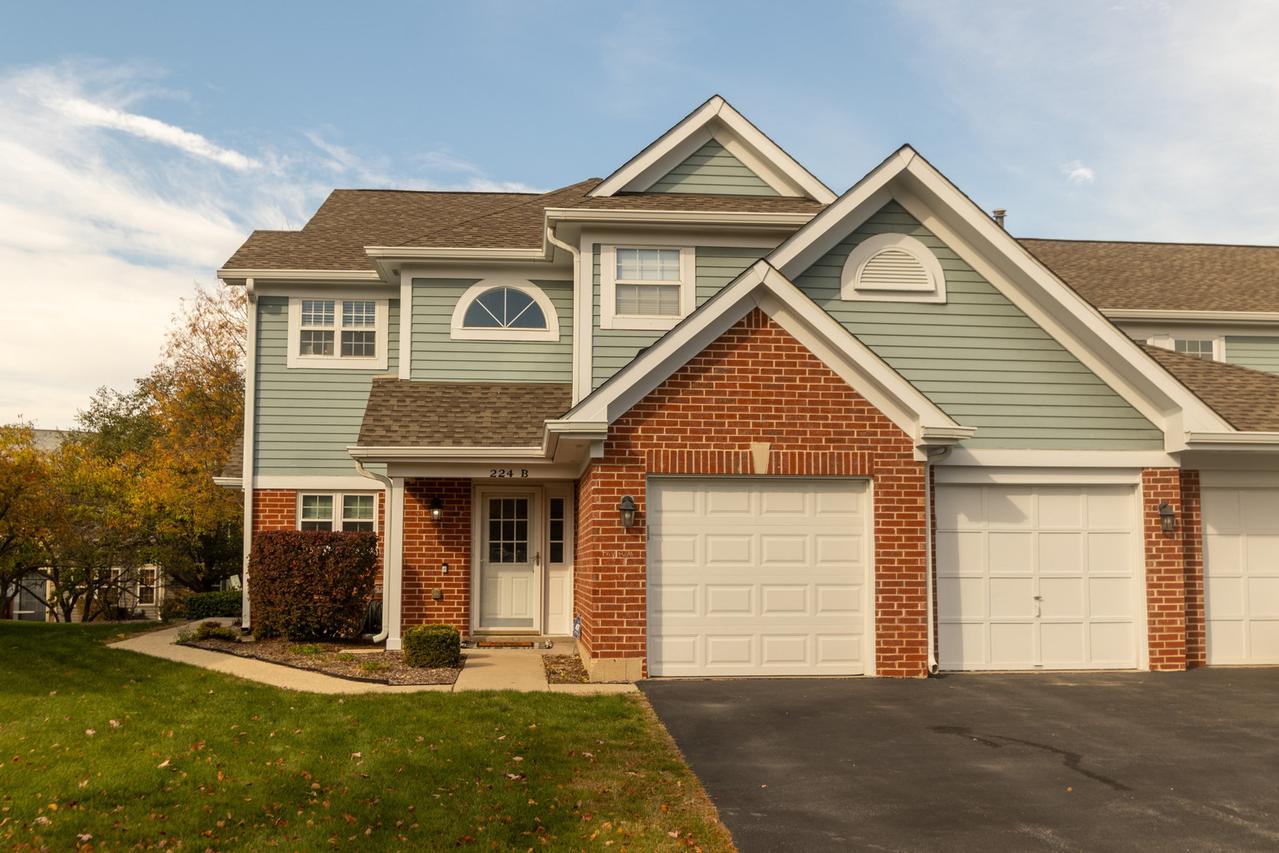 224 Winnsboro Ct. #A, Schaumburg, IL 60193