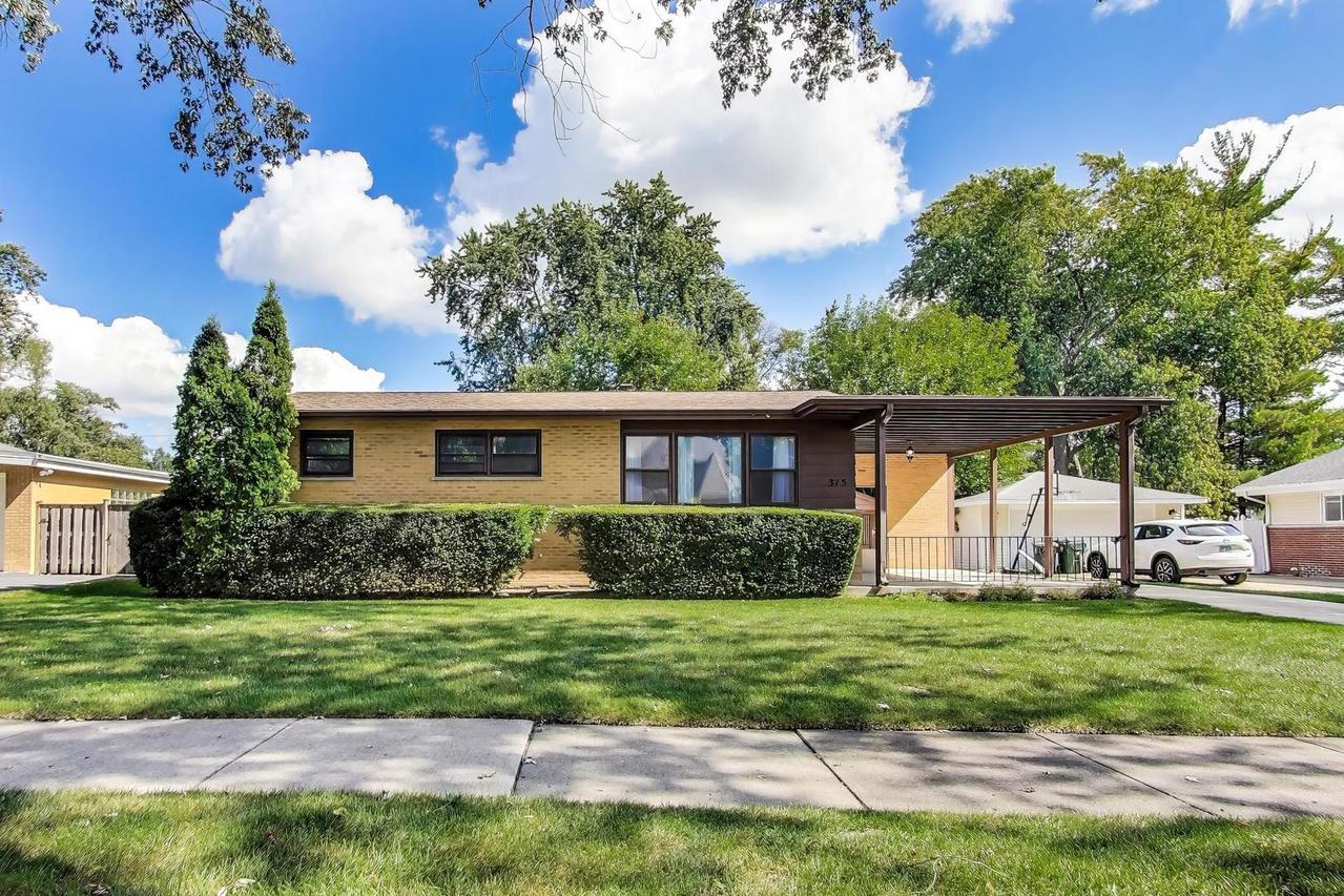 315 N Drury Ln., Arlington Heights, IL 60004