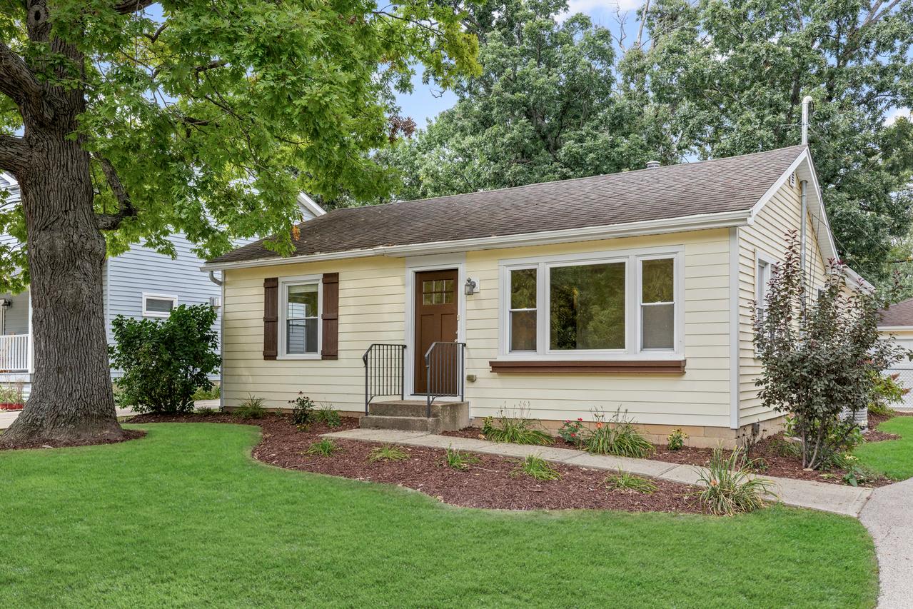 17914 W Twin Lakes Blvd., Grayslake, IL 60030