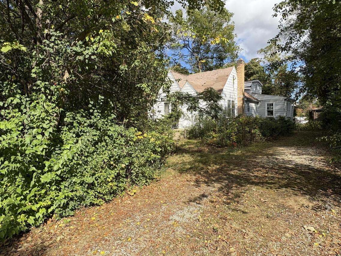 6N375 Rosedale Ave., Roselle, IL 60172