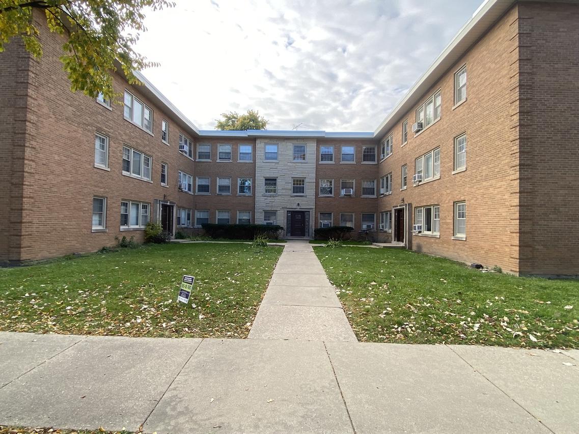 4817 Hull St. #2B, Skokie, IL 60077