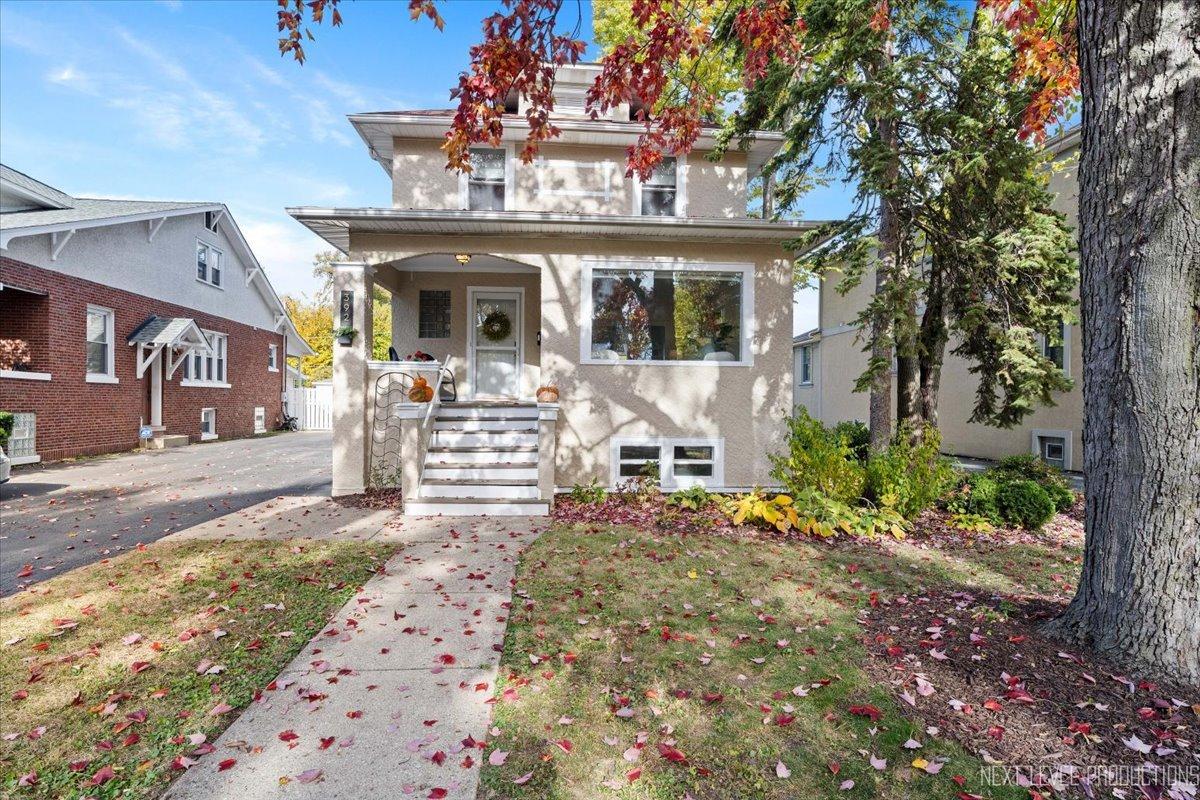 392 Herrick Rd., Riverside, IL 60546