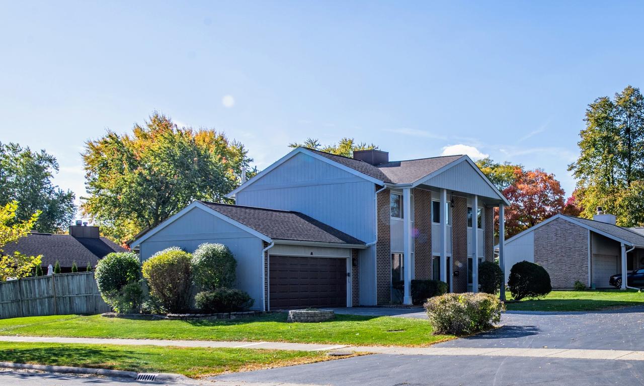 380 Ventura Club Dr., Roselle, IL 60172