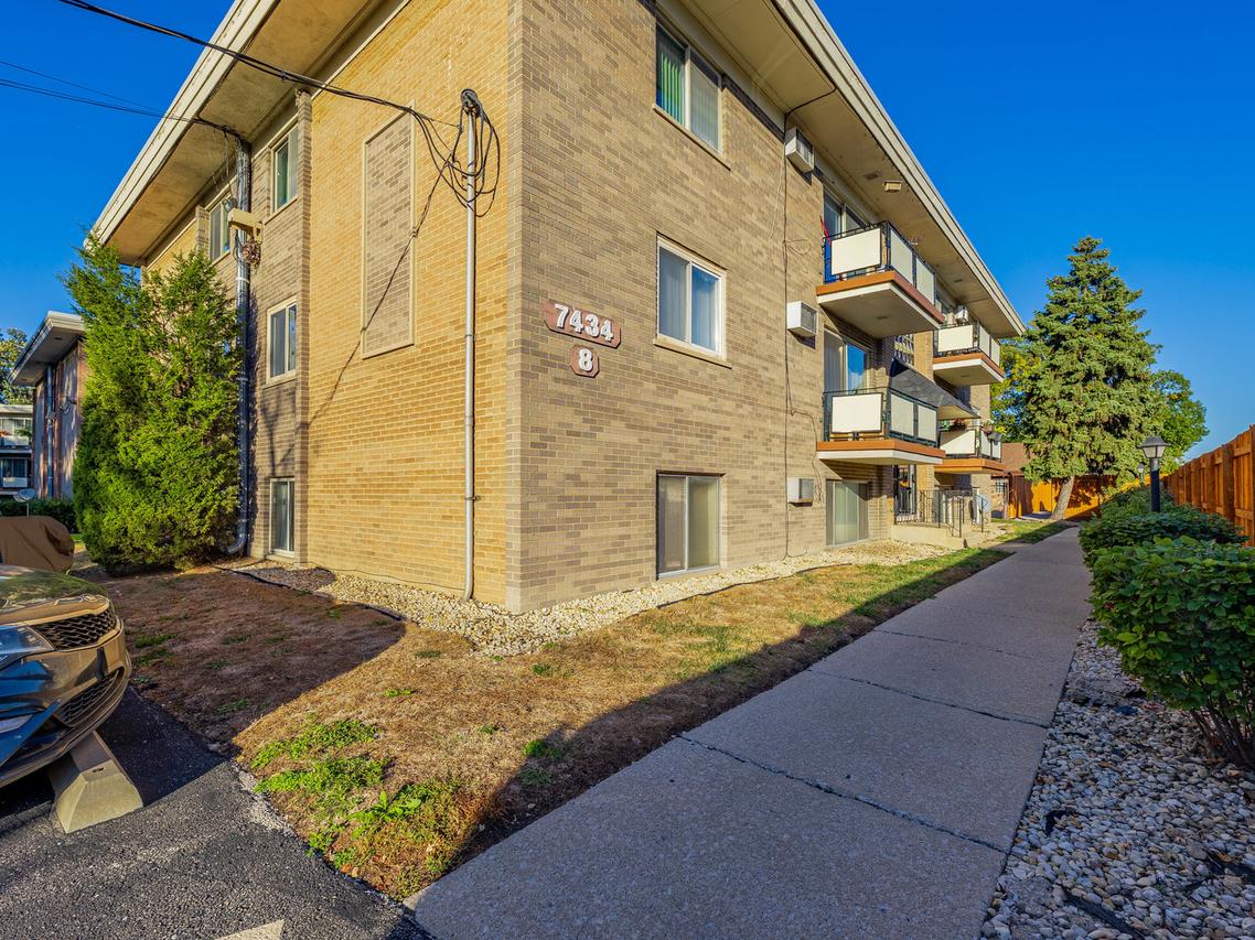 7434 W 111th St. #812, Worth, IL 60482