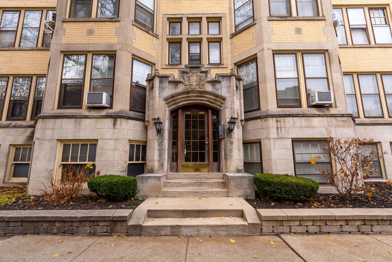 1042 Washington Blvd. #3W, Oak Park, IL 60302