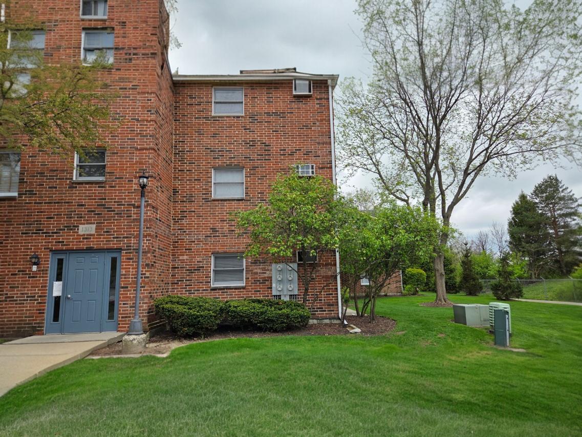 1313 Cunat Ct. #3F, Lake In The Hills, IL 60156