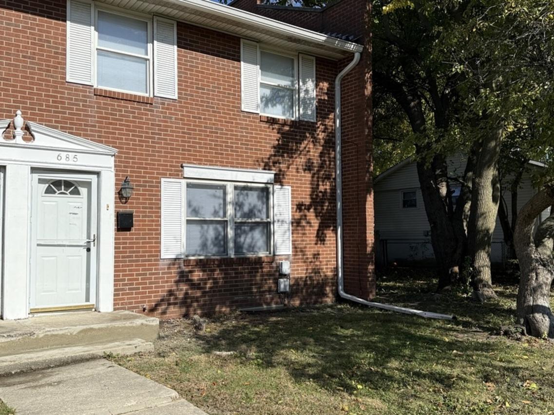 685 Old Indian Trail Rd., Aurora, IL 60506