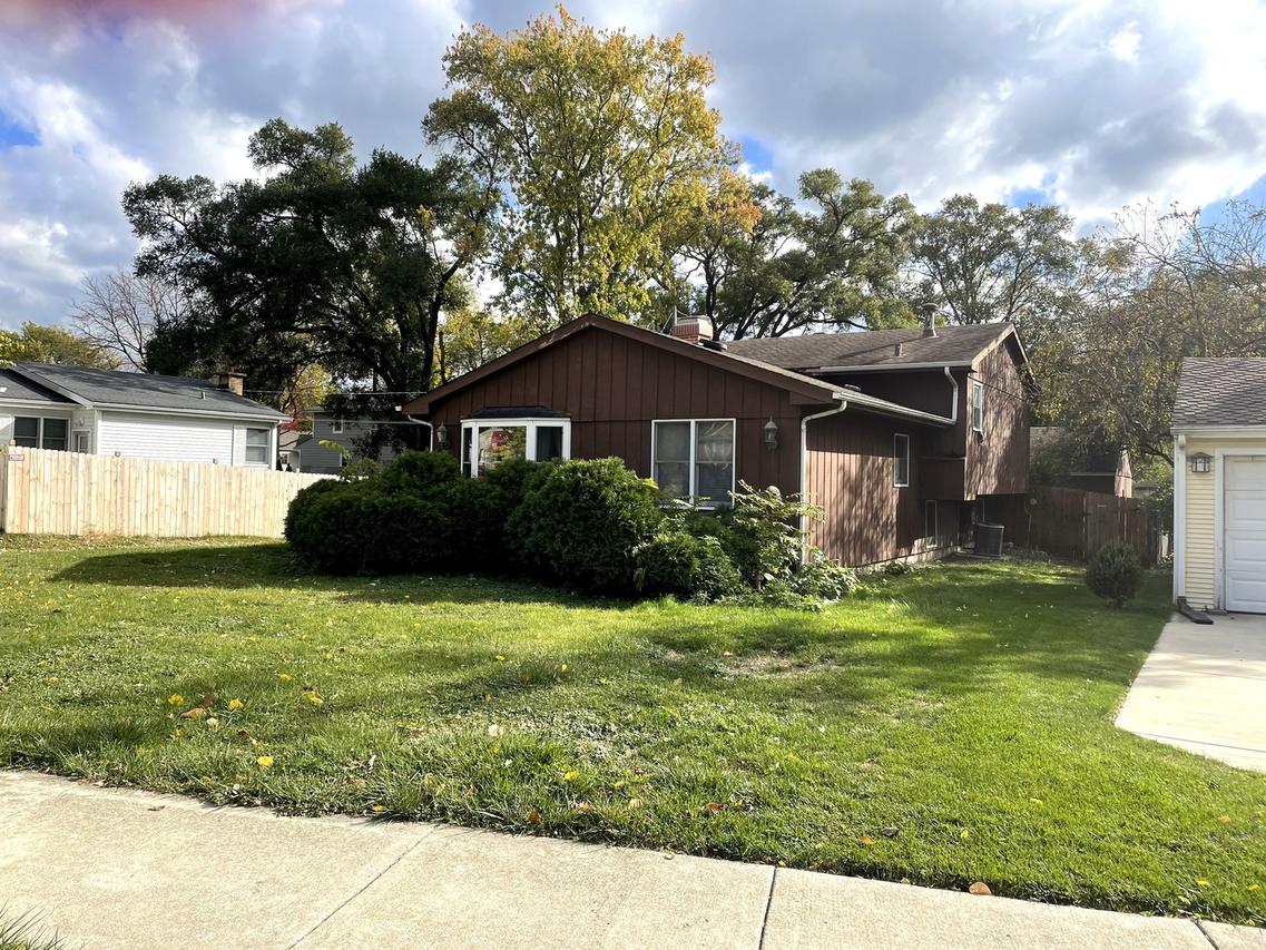 215 W Naperville Rd., Westmont, IL 60559
