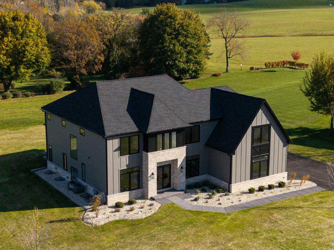 23277 Enclave Ln., Lake Barrington, IL 60010