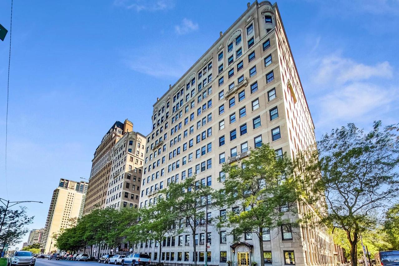 3530 N Lake Shore Dr. #10A, Chicago, IL 60657