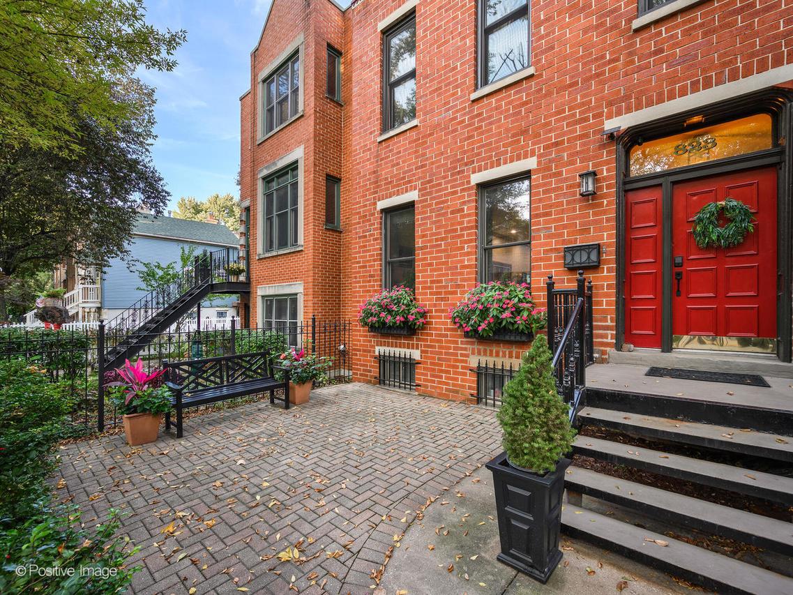 823 S Oakley Blvd., Chicago, IL 60612