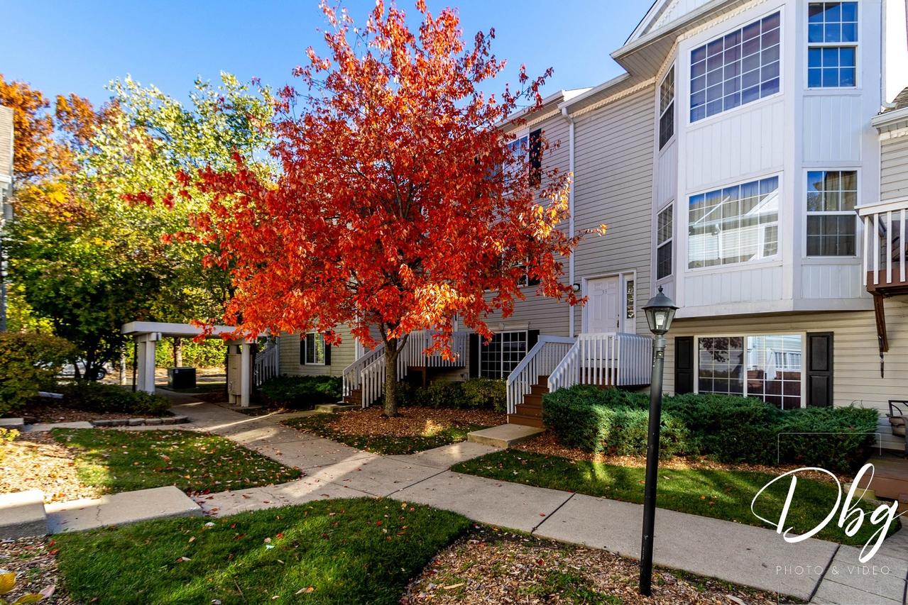 31 S Treehouse Ln., Round Lake, IL 60073