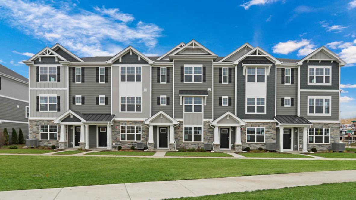 369 Bridgeview Ct., St. Charles, IL 60174