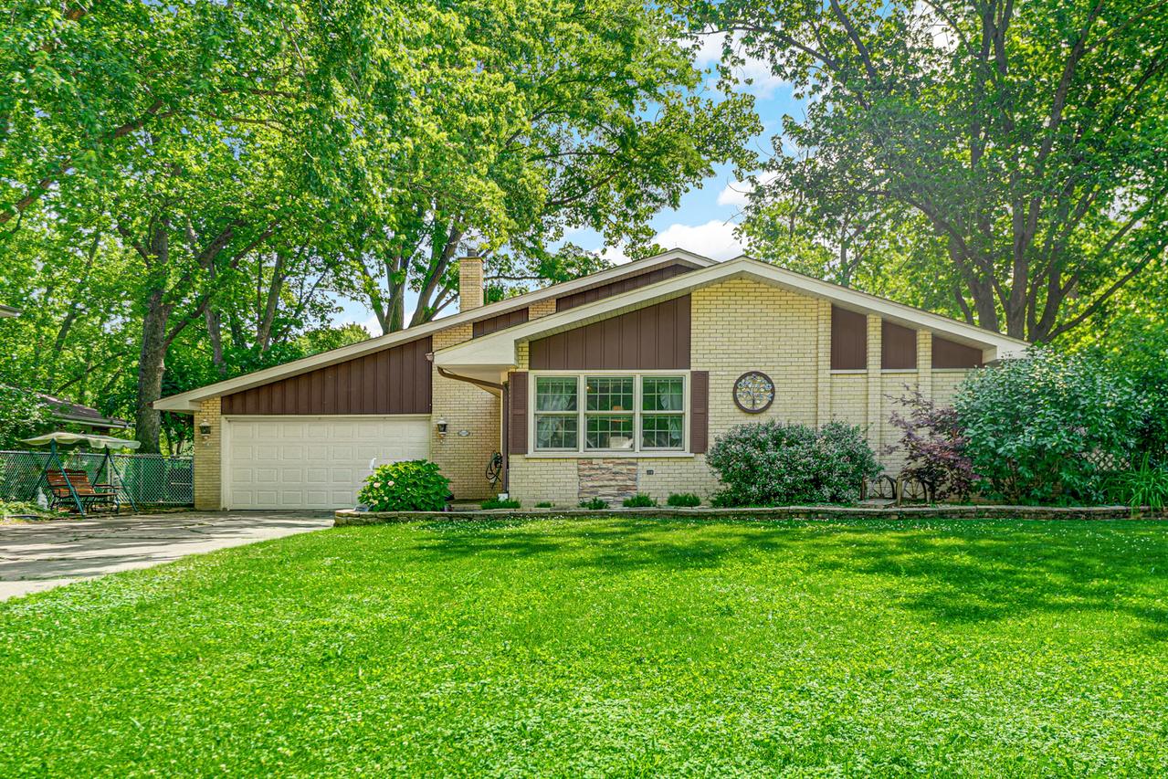 13007 S Oak Park Ave., Palos Heights, IL 60463