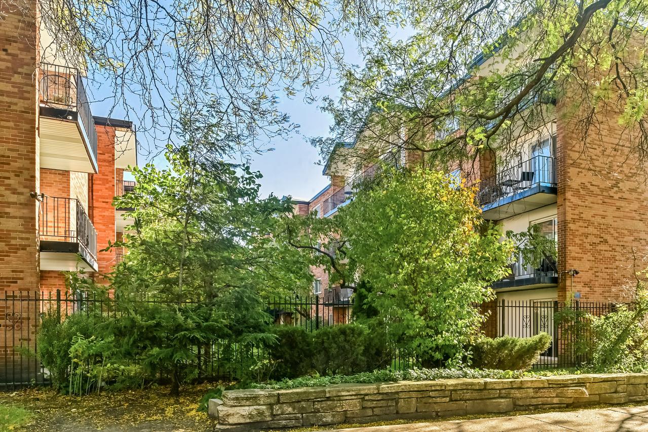 6961 N Oakley Ave. #210, Chicago, IL 60645