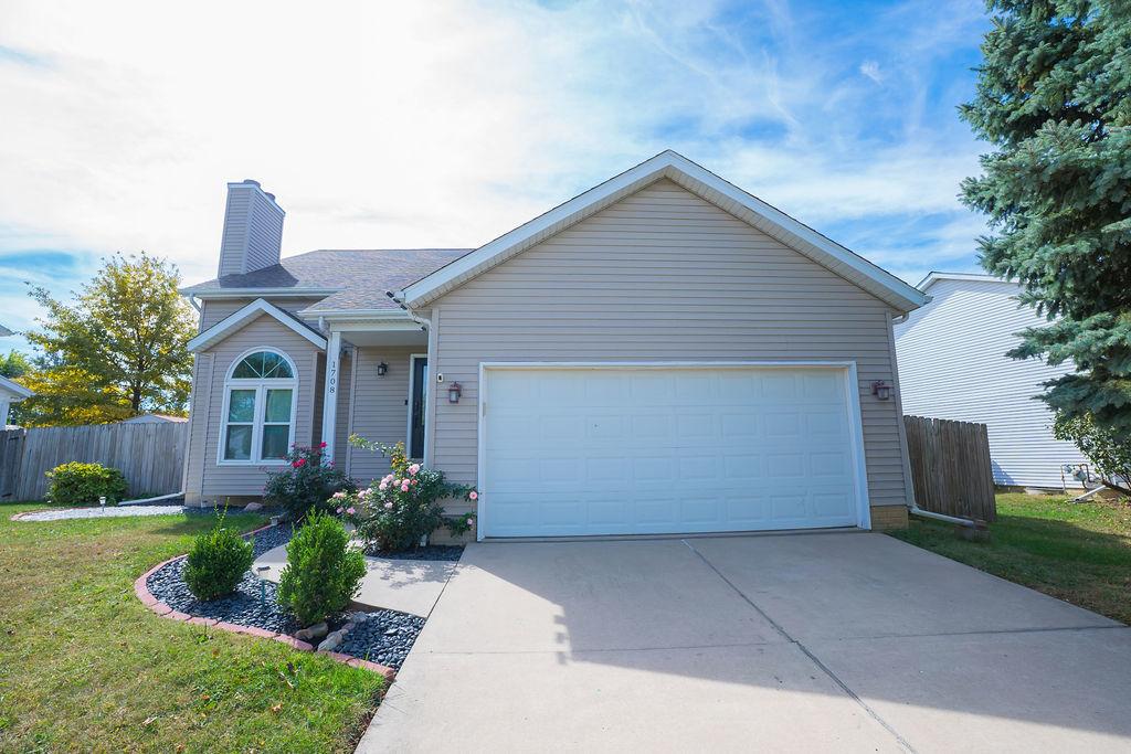 1708 Royal Pointe Dr., Bloomington, IL 61704