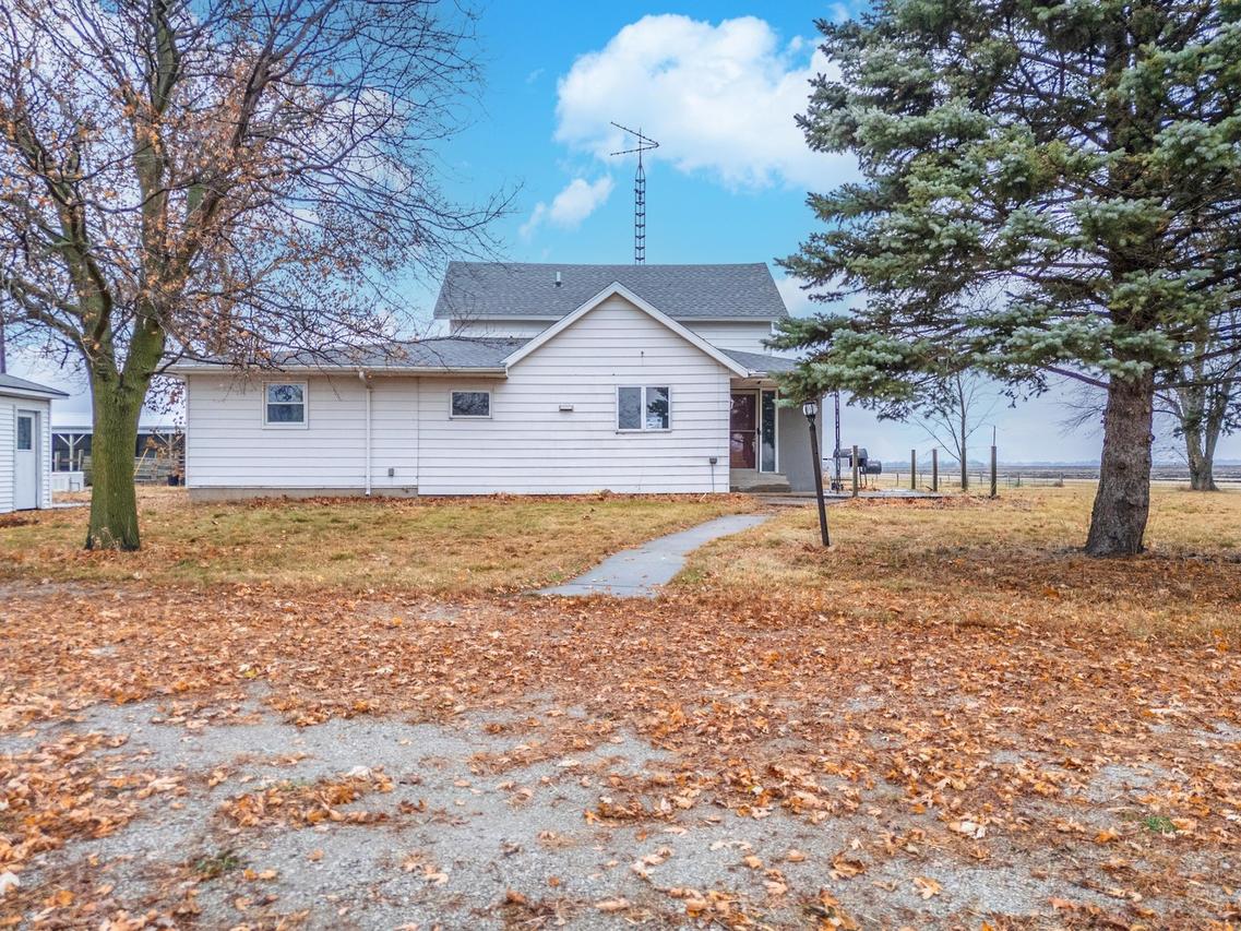 4043 N 3000 East Rd., Strawn, IL 61775